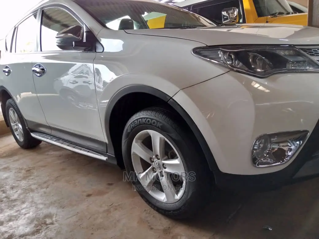 Toyota RAV4 2014 White