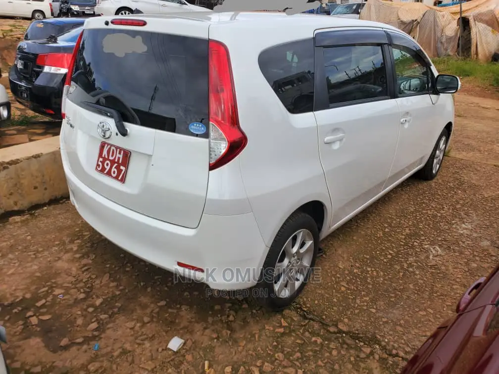 Toyota Passo Sette 1.5 AWD 2010 White