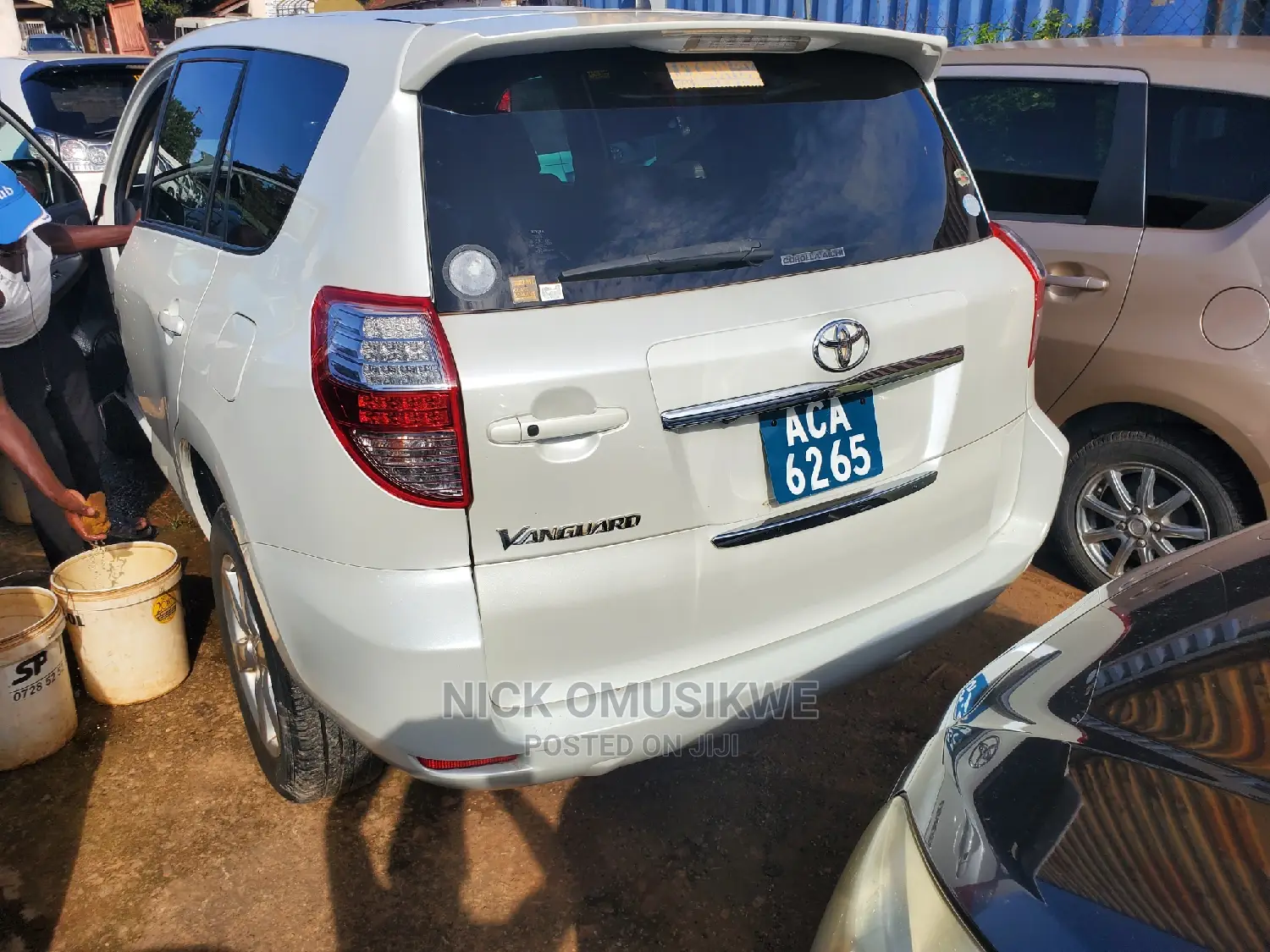 Toyota Vanguard 2009 White