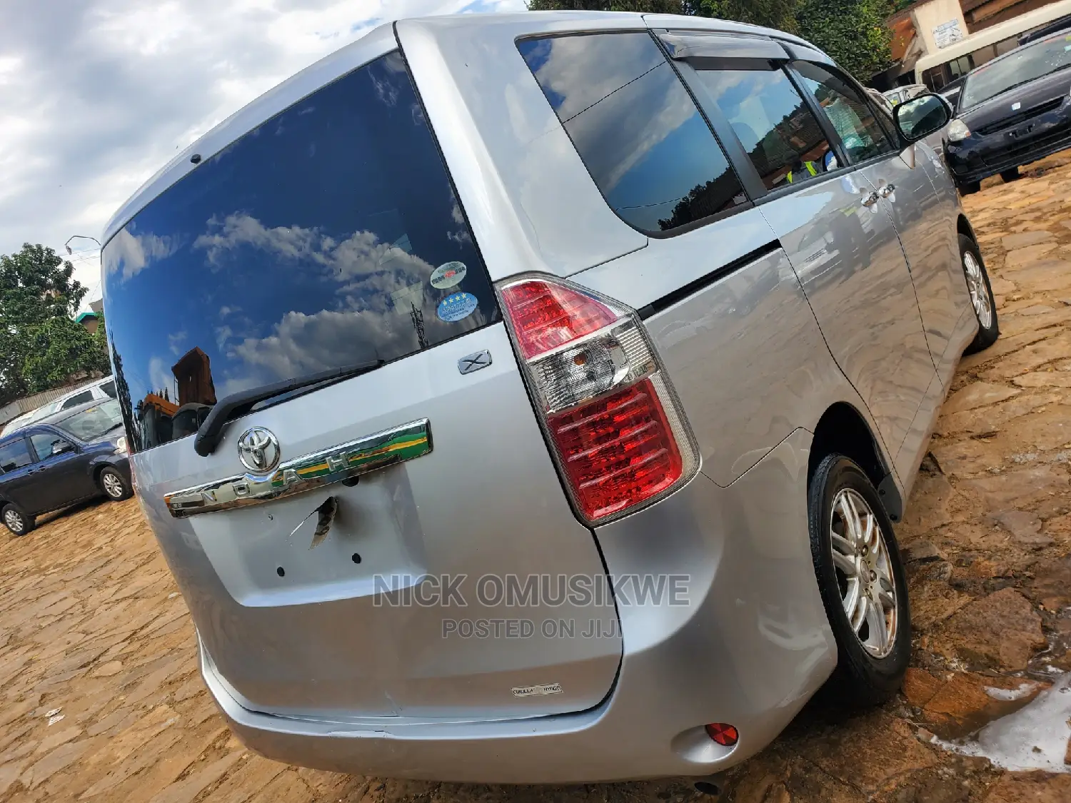 Toyota Noah 2.0 143hp AWD (7 Seater) 2008 Silver