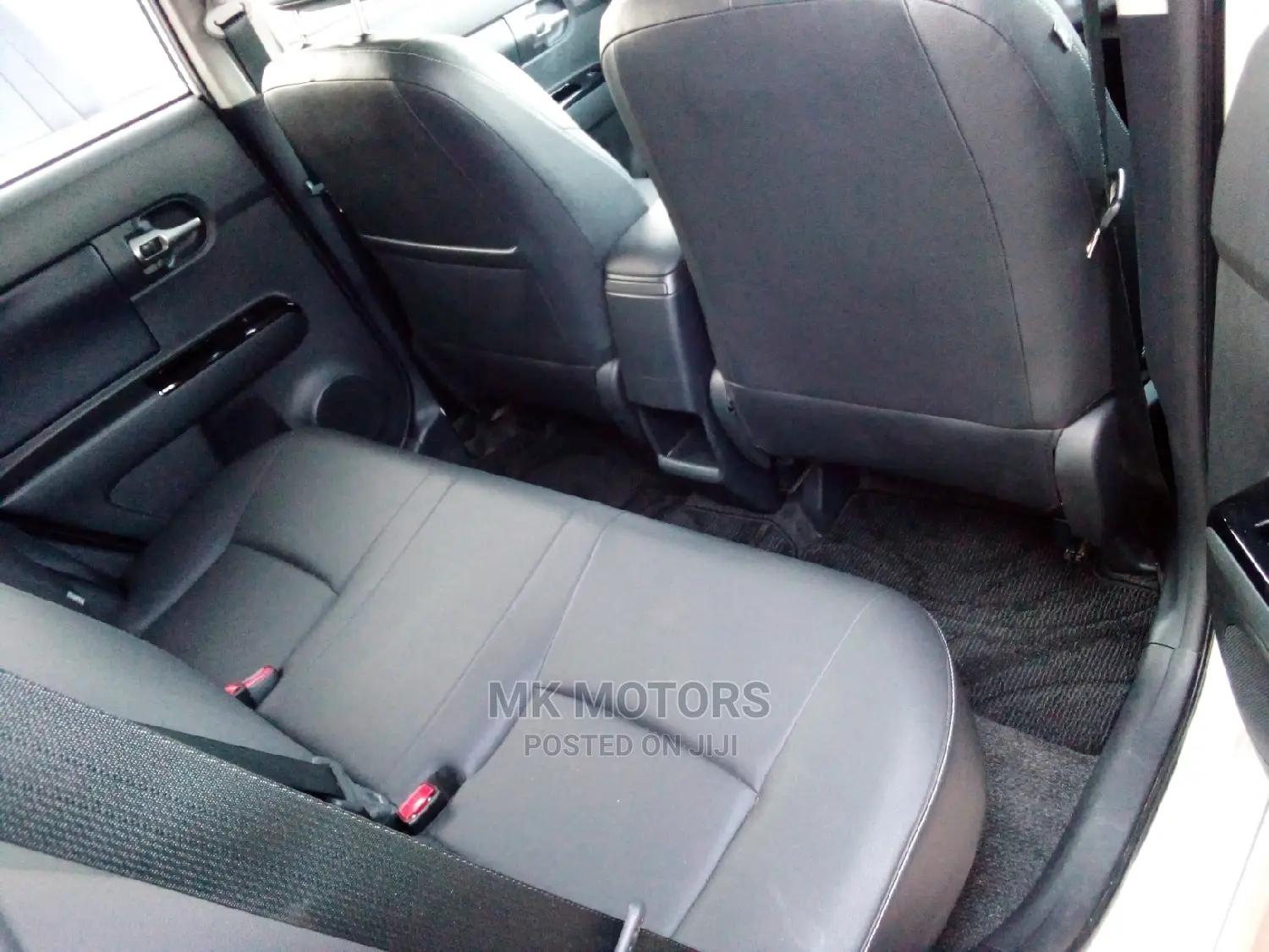 Toyota Passo Sette 1.5 FWD 2011 Silver
