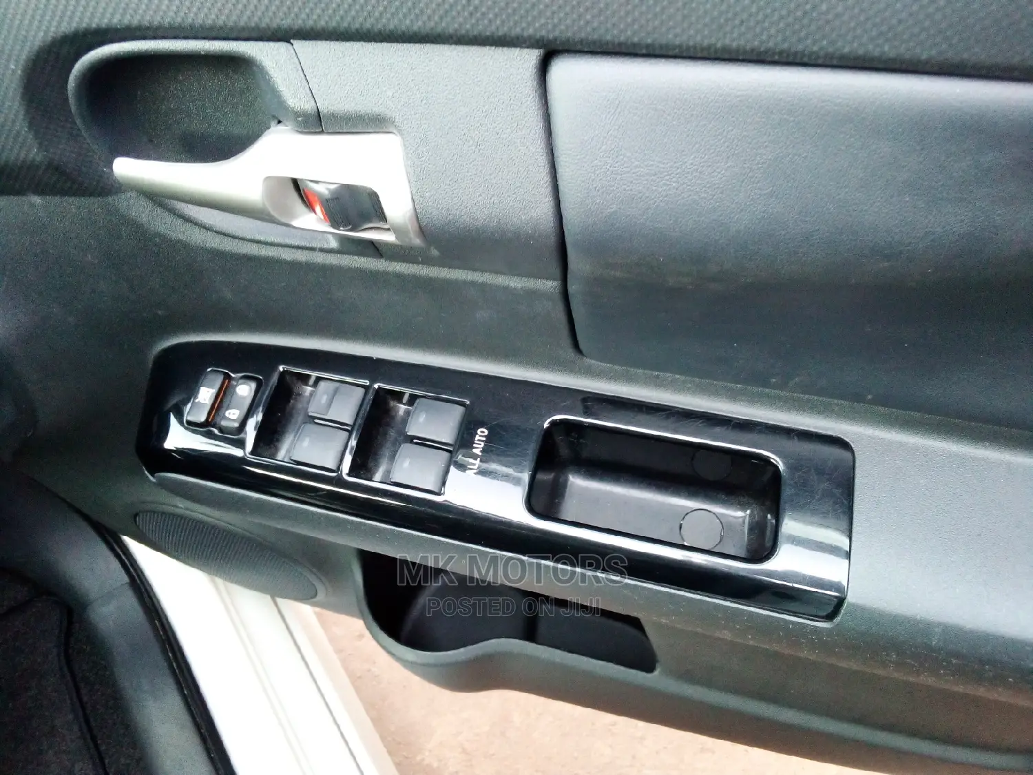 Toyota Passo Sette 1.5 FWD 2011 Silver