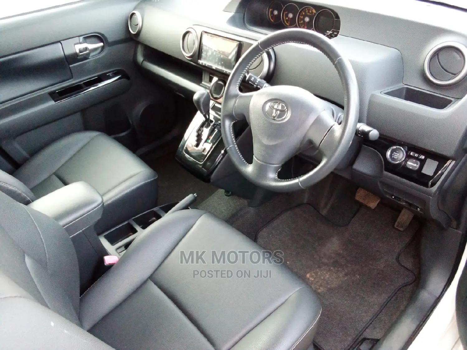 Toyota Passo Sette 1.5 FWD 2011 Silver