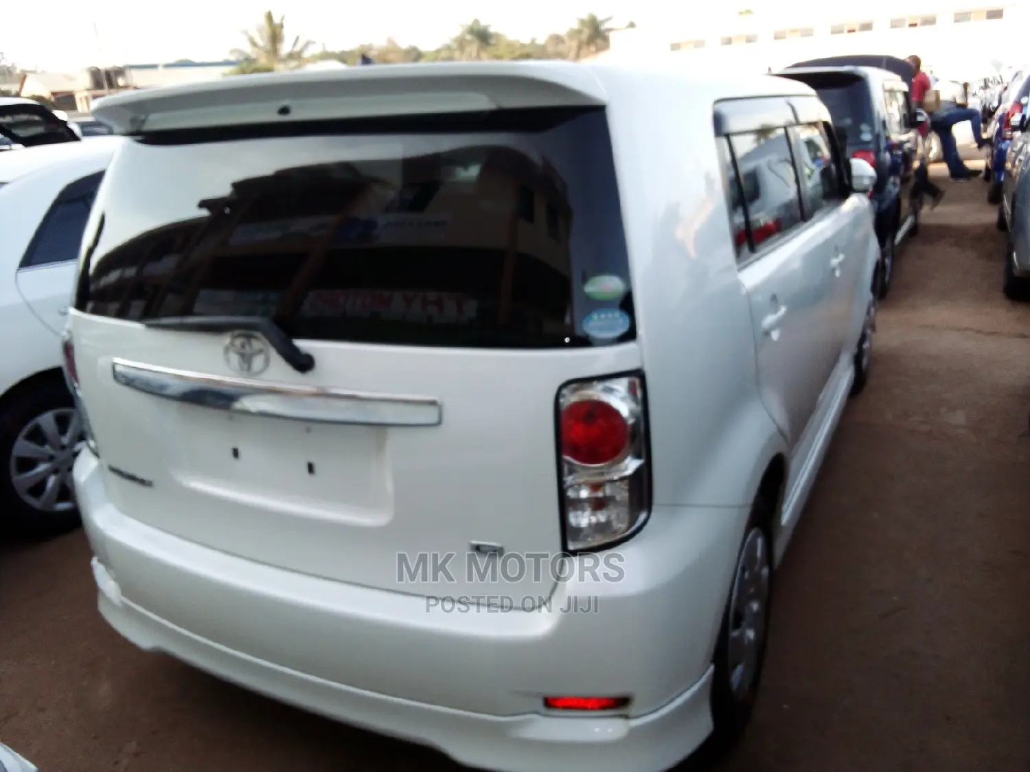 Toyota Passo Sette 1.5 FWD 2011 Silver