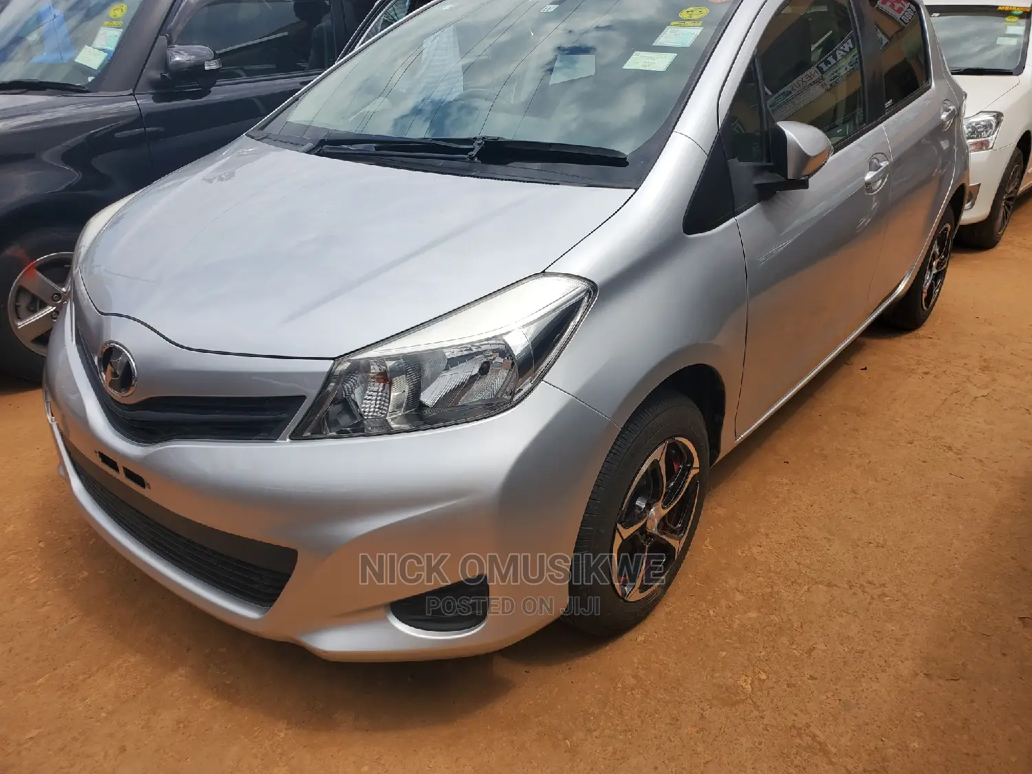 Toyota Vitz 1.0 FWD 5dr 2013 Gray