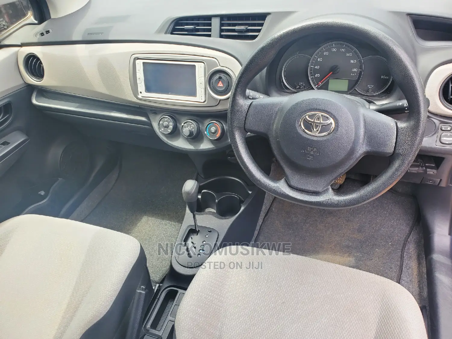 Toyota Vitz 1.0 FWD 5dr 2013 Gray