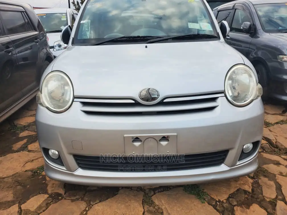 Toyota Sienta 1.5 AWD 2008 Silver