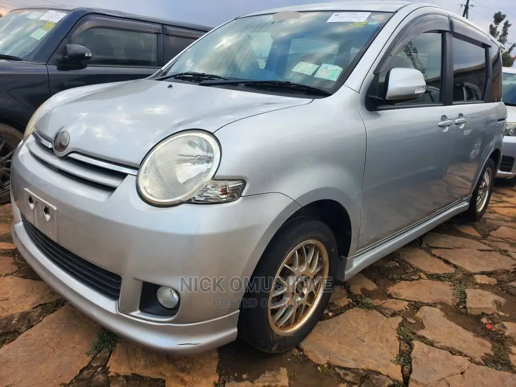 Toyota Sienta 1.5 AWD 2008 Silver