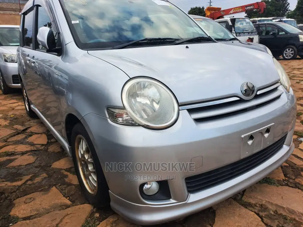 Toyota Sienta 1.5 AWD 2008 Silver