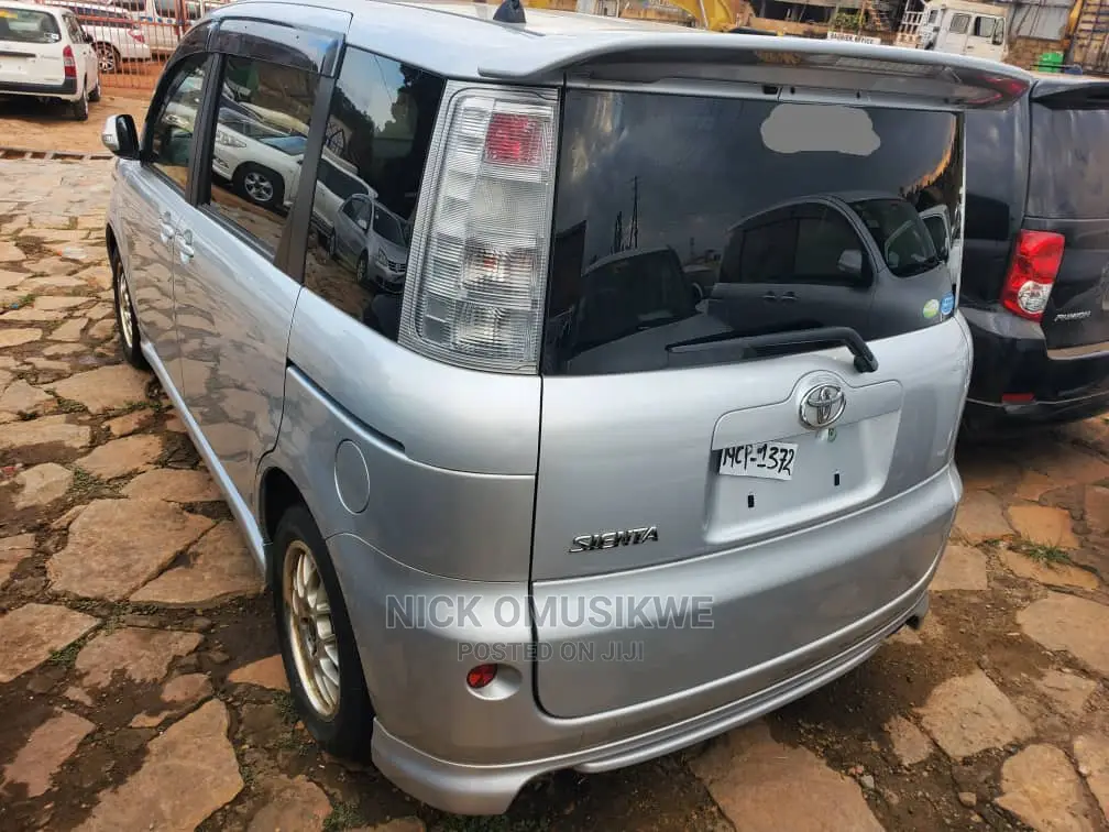 Toyota Sienta 1.5 AWD 2008 Silver