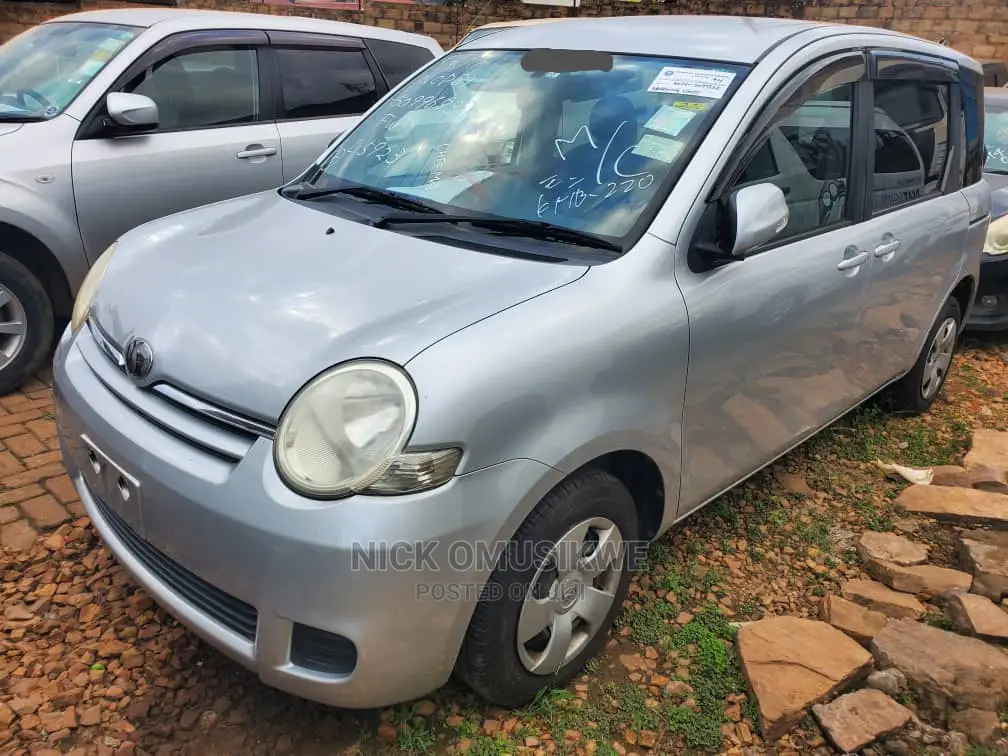 Toyota Sienta 1.5 AWD 2008 Silver