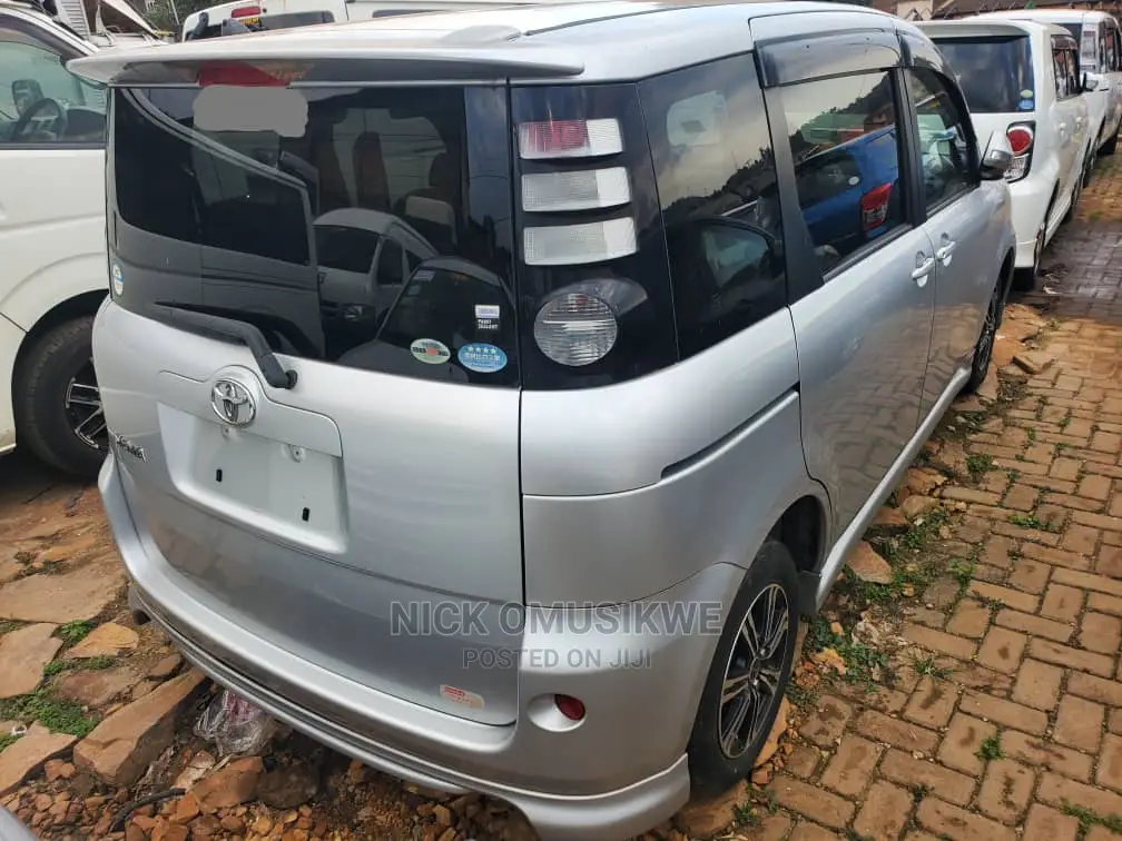 Toyota Sienta 1.5 AWD 2008 Silver