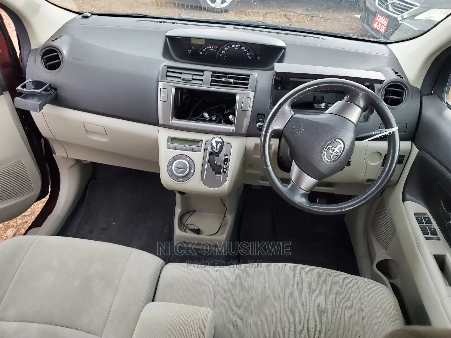 Toyota Passo Sette 1.5 AWD 2009 Red