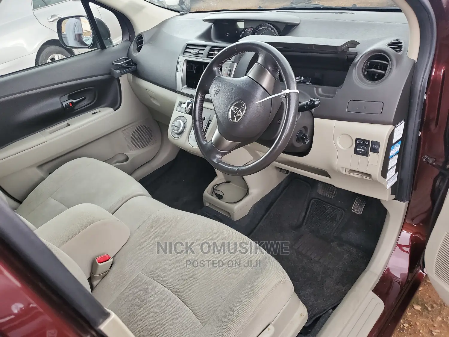 Toyota Passo Sette 1.5 AWD 2009 Red