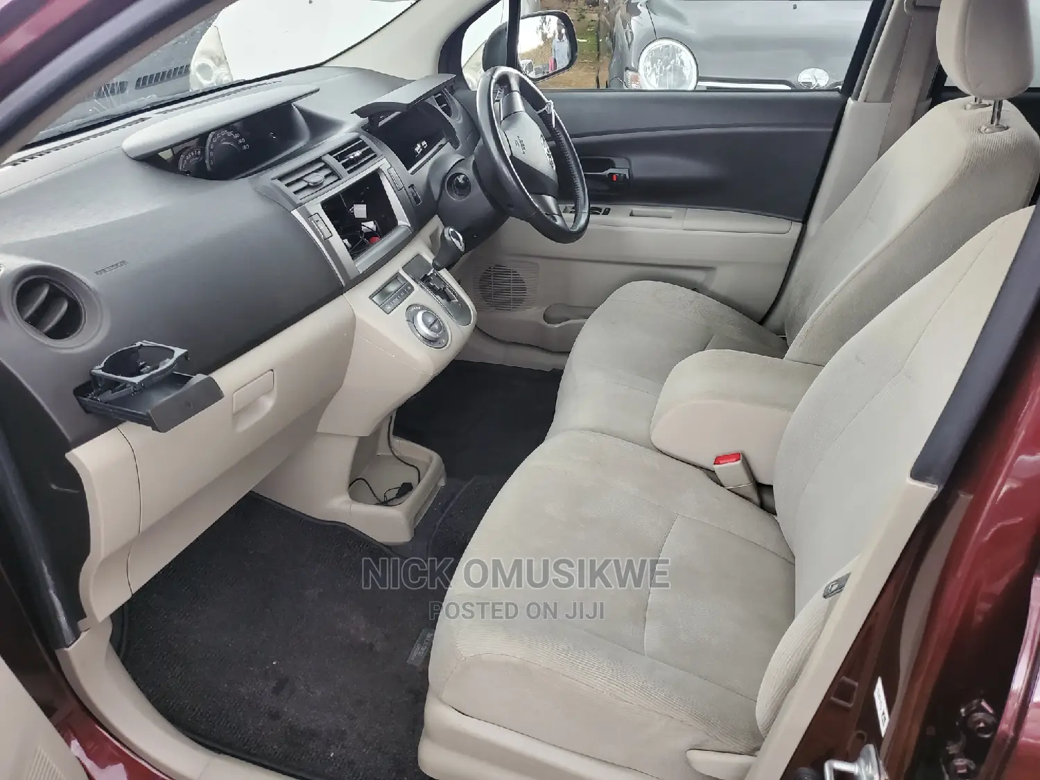 Toyota Passo Sette 1.5 AWD 2009 Red