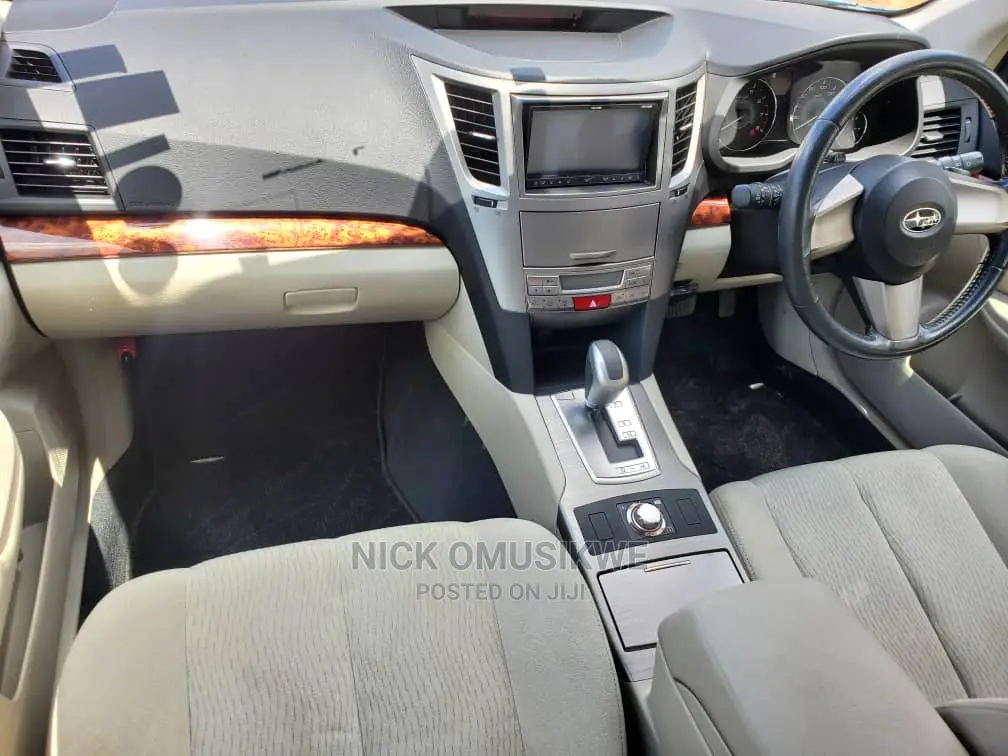 Subaru Outback 2.5i 2010 Silver