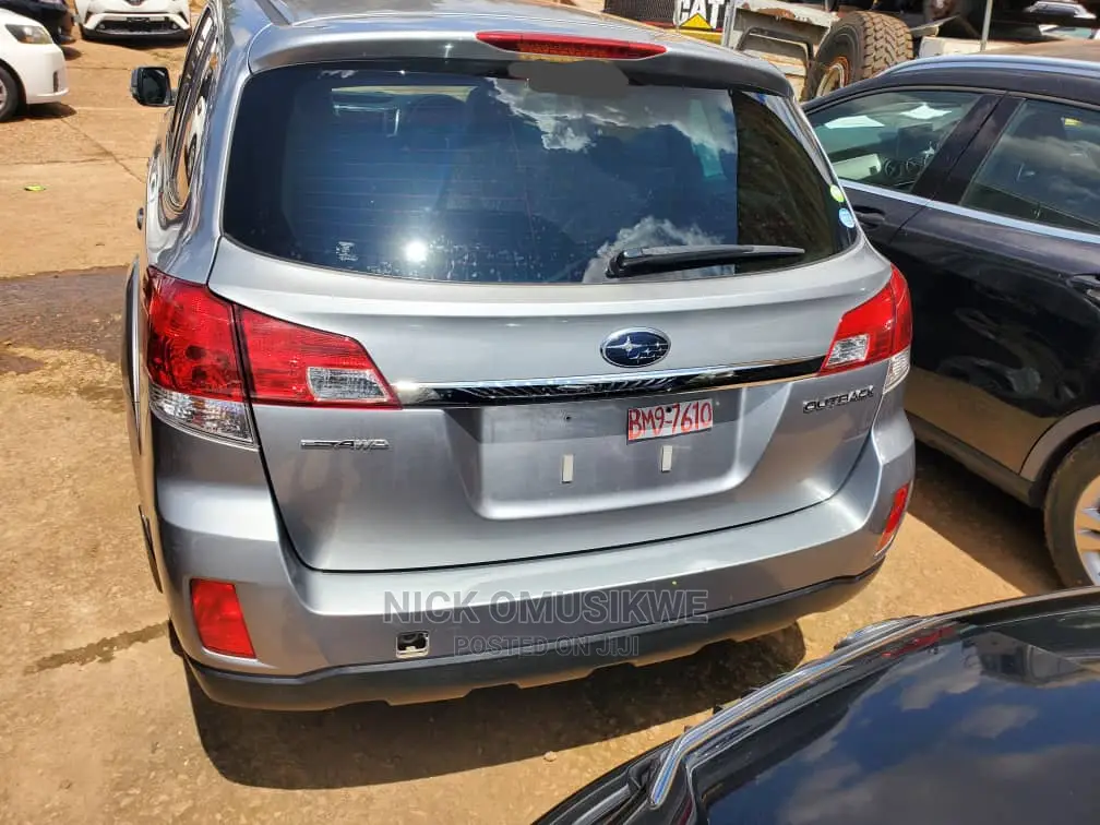 Subaru Outback 2.5i 2010 Silver