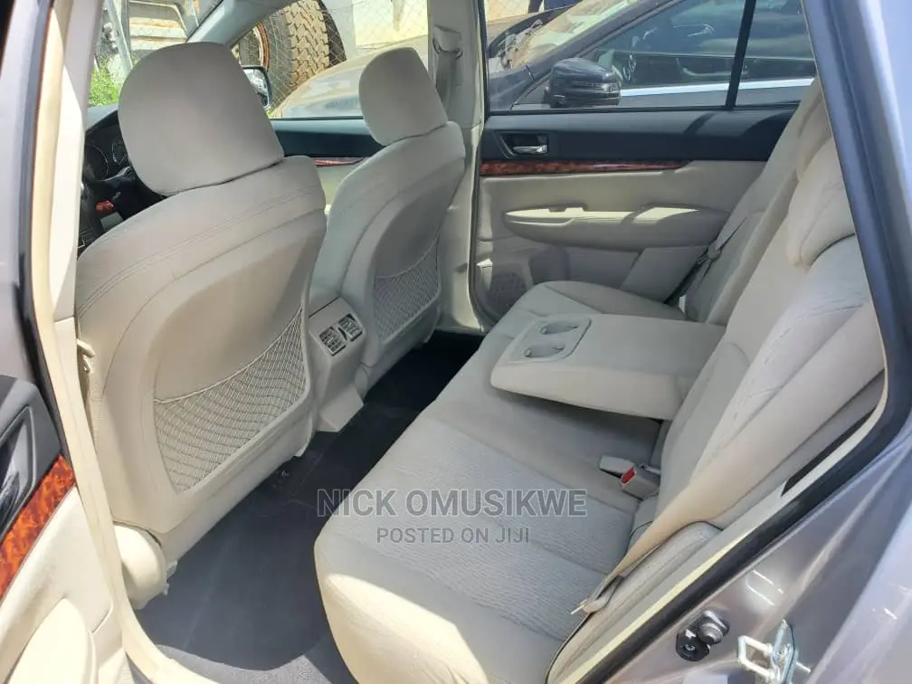 Subaru Outback 2.5i 2010 Silver