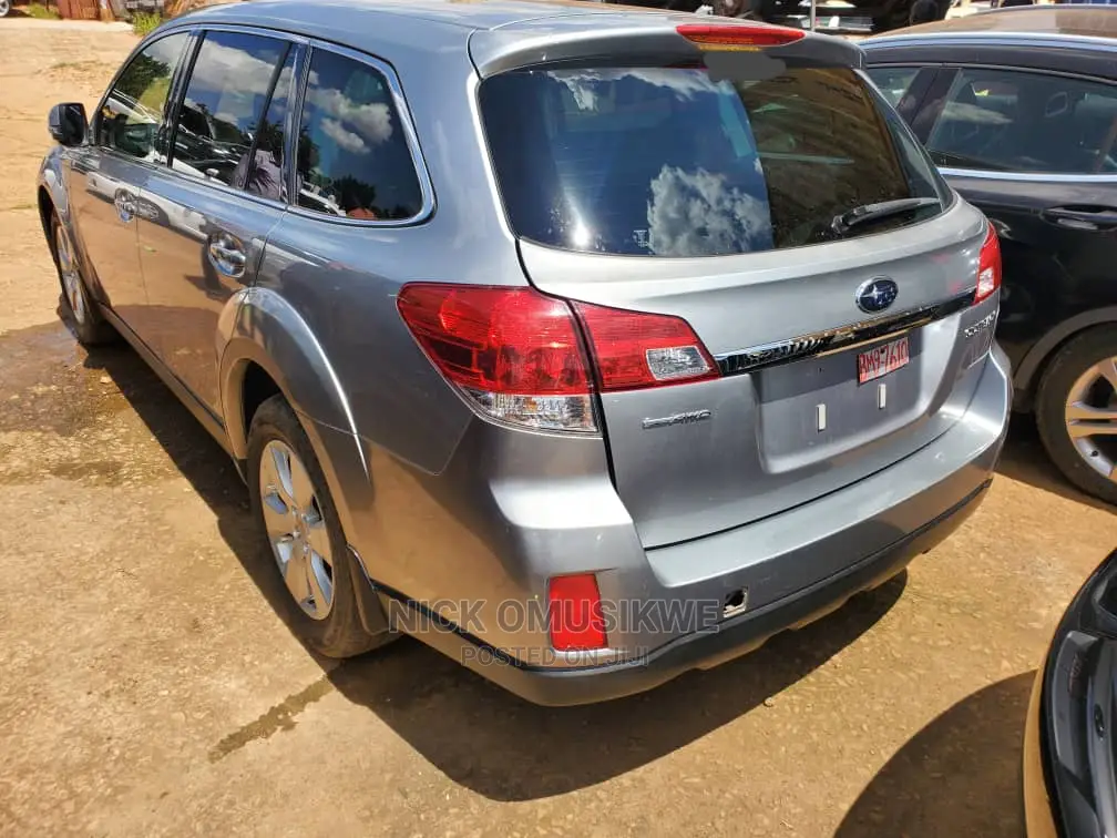 Subaru Outback 2.5i 2010 Silver