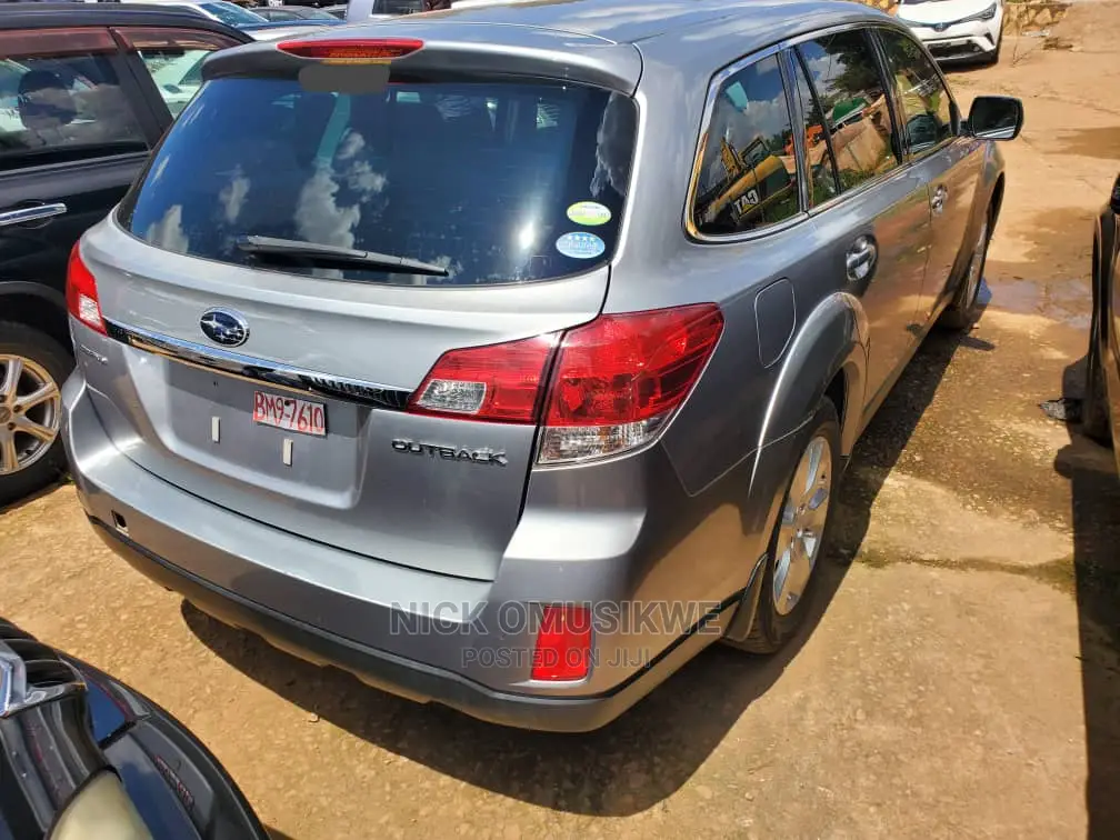 Subaru Outback 2.5i 2010 Silver