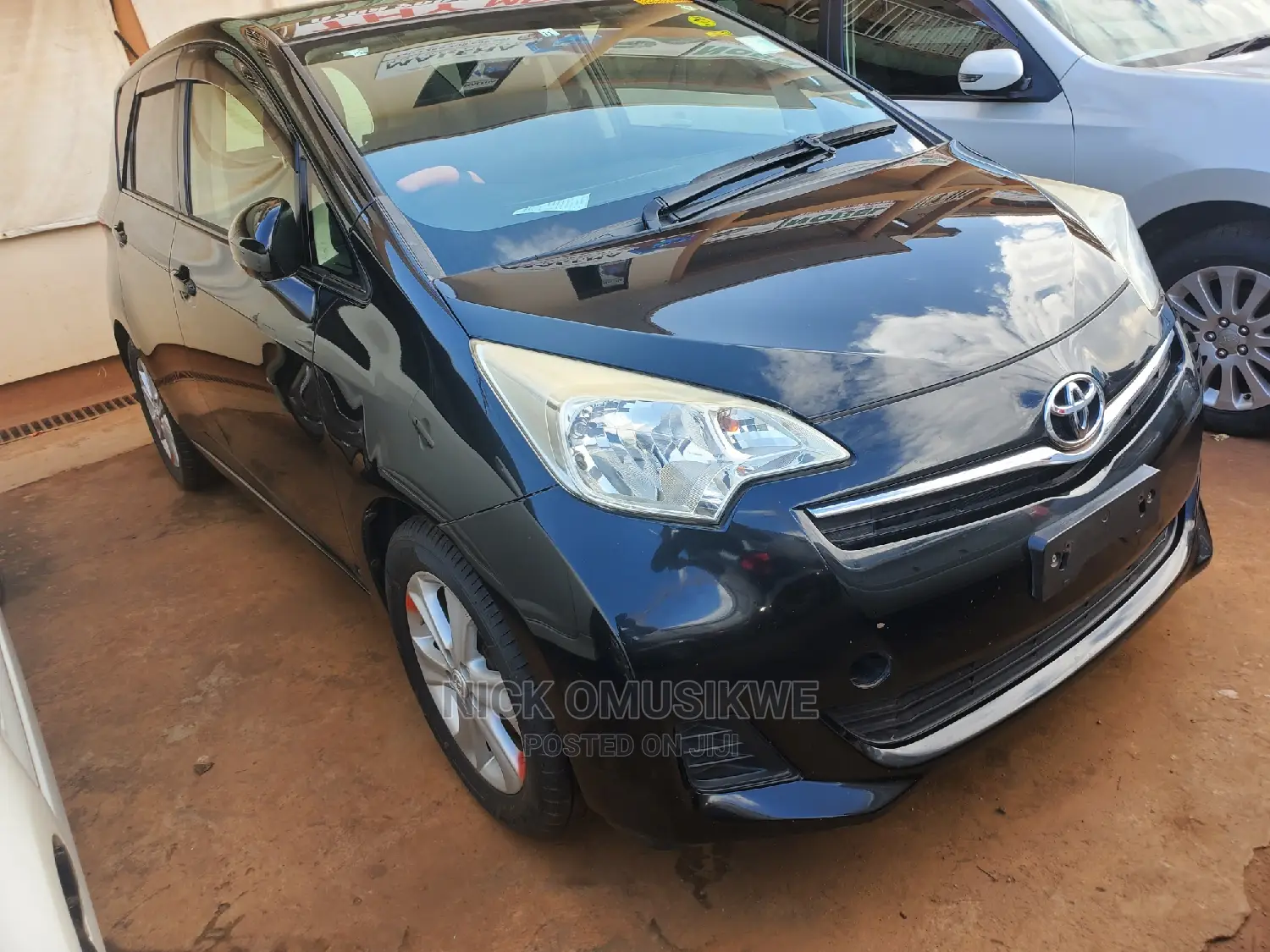 Toyota Ractis 1.5 AWD 2012 Black