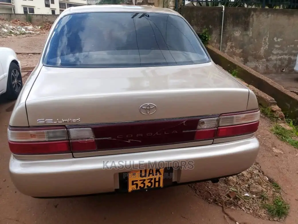 Toyota Corolla 1998 Gold