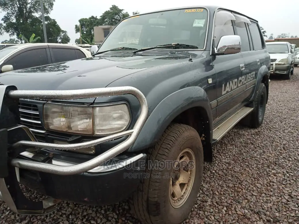 Toyota Land Cruiser 2000 Gray