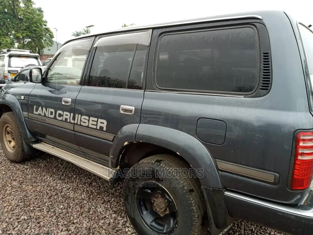 Toyota Land Cruiser 2000 Gray