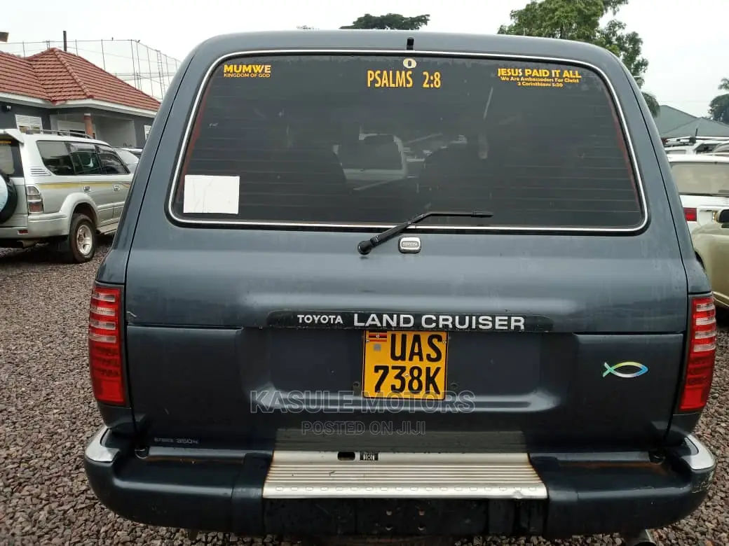 Toyota Land Cruiser 2000 Gray