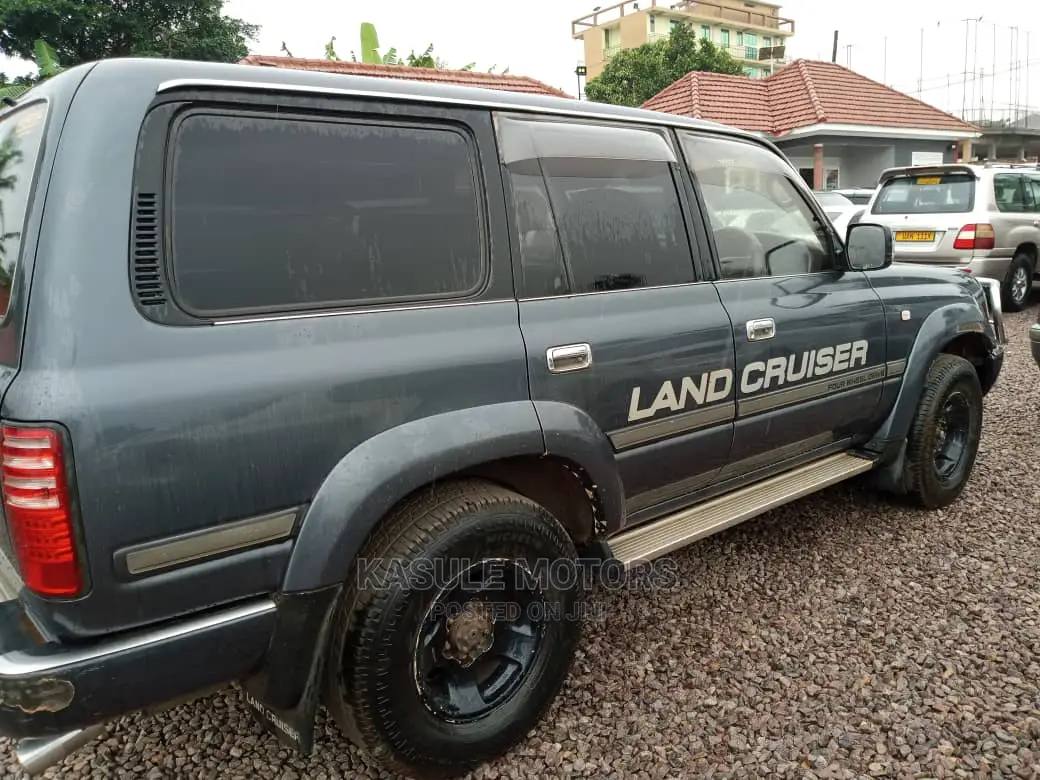 Toyota Land Cruiser 2000 Gray