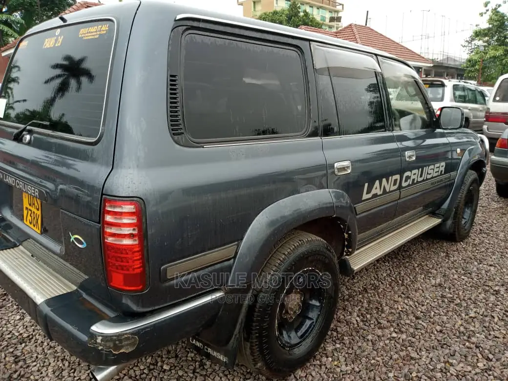 Toyota Land Cruiser 2000 Gray