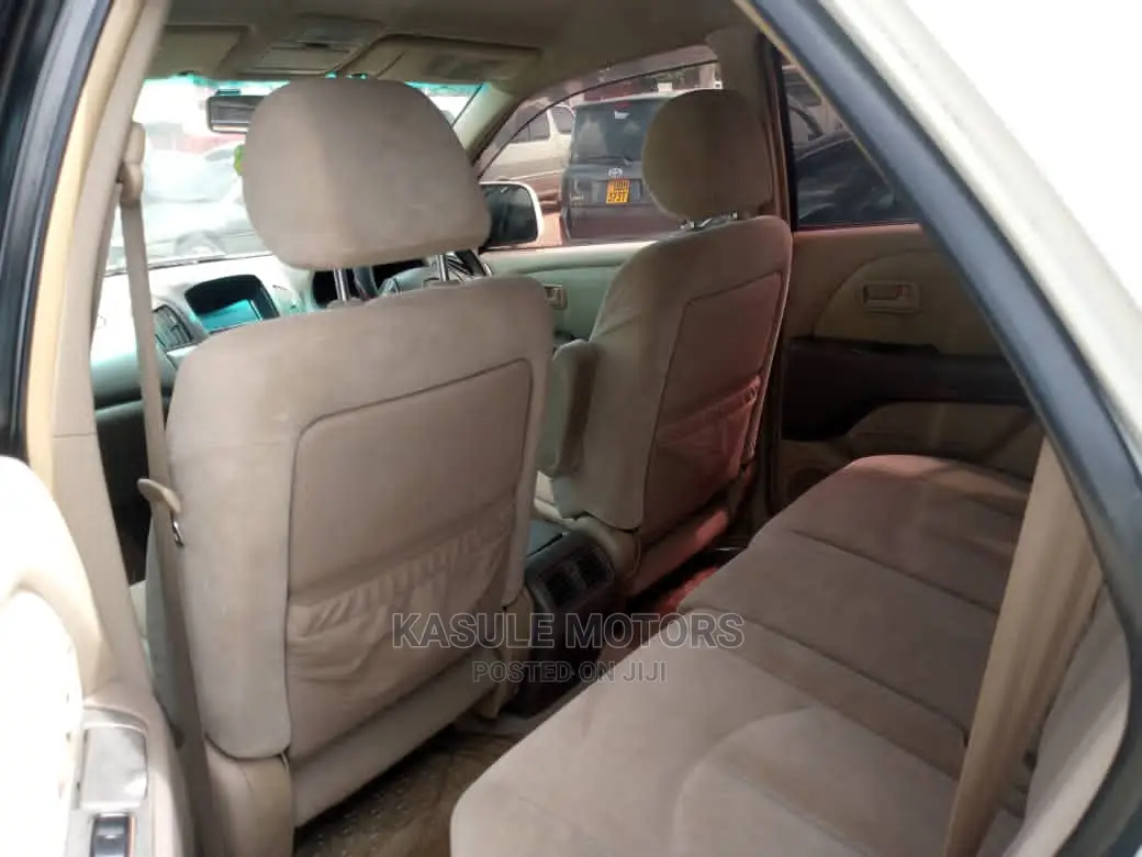 Toyota Harrier 2004 White