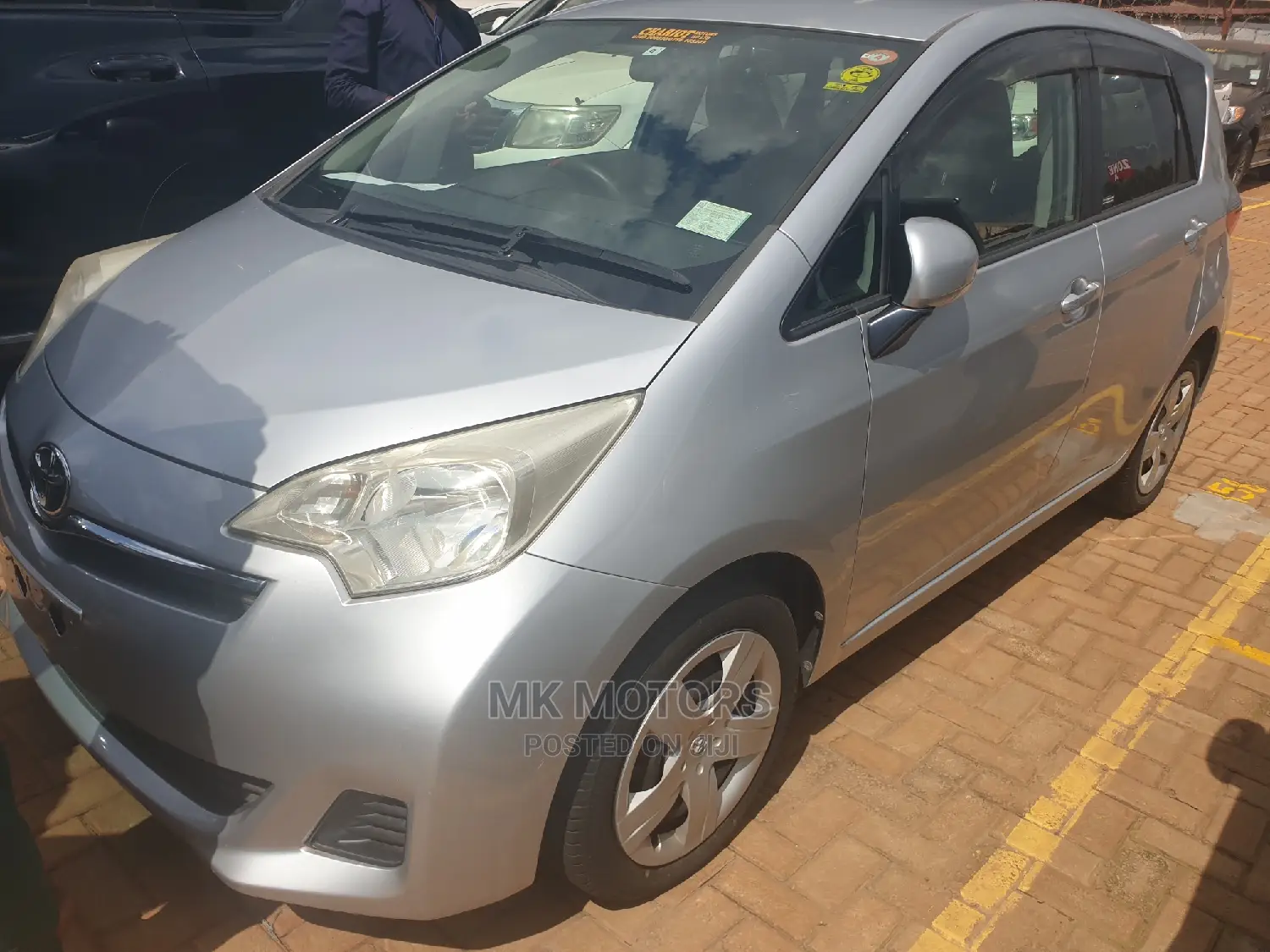 Toyota Ractis 1.5 FWD 2012 Silver