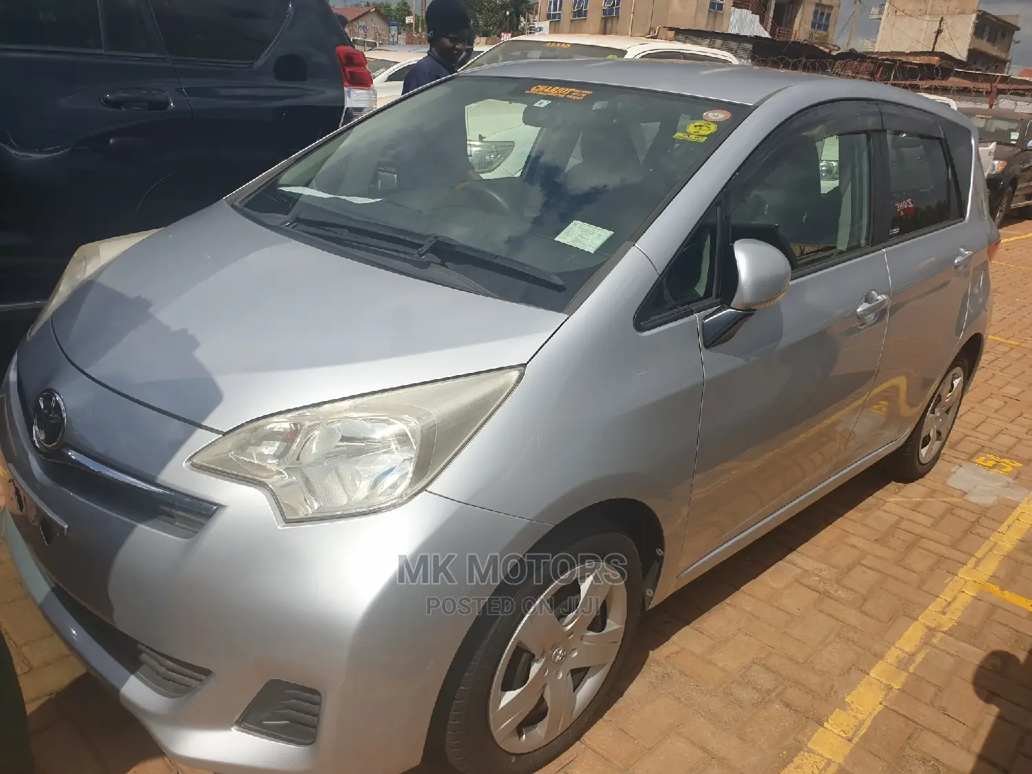 Toyota Ractis 1.5 FWD 2012 Silver