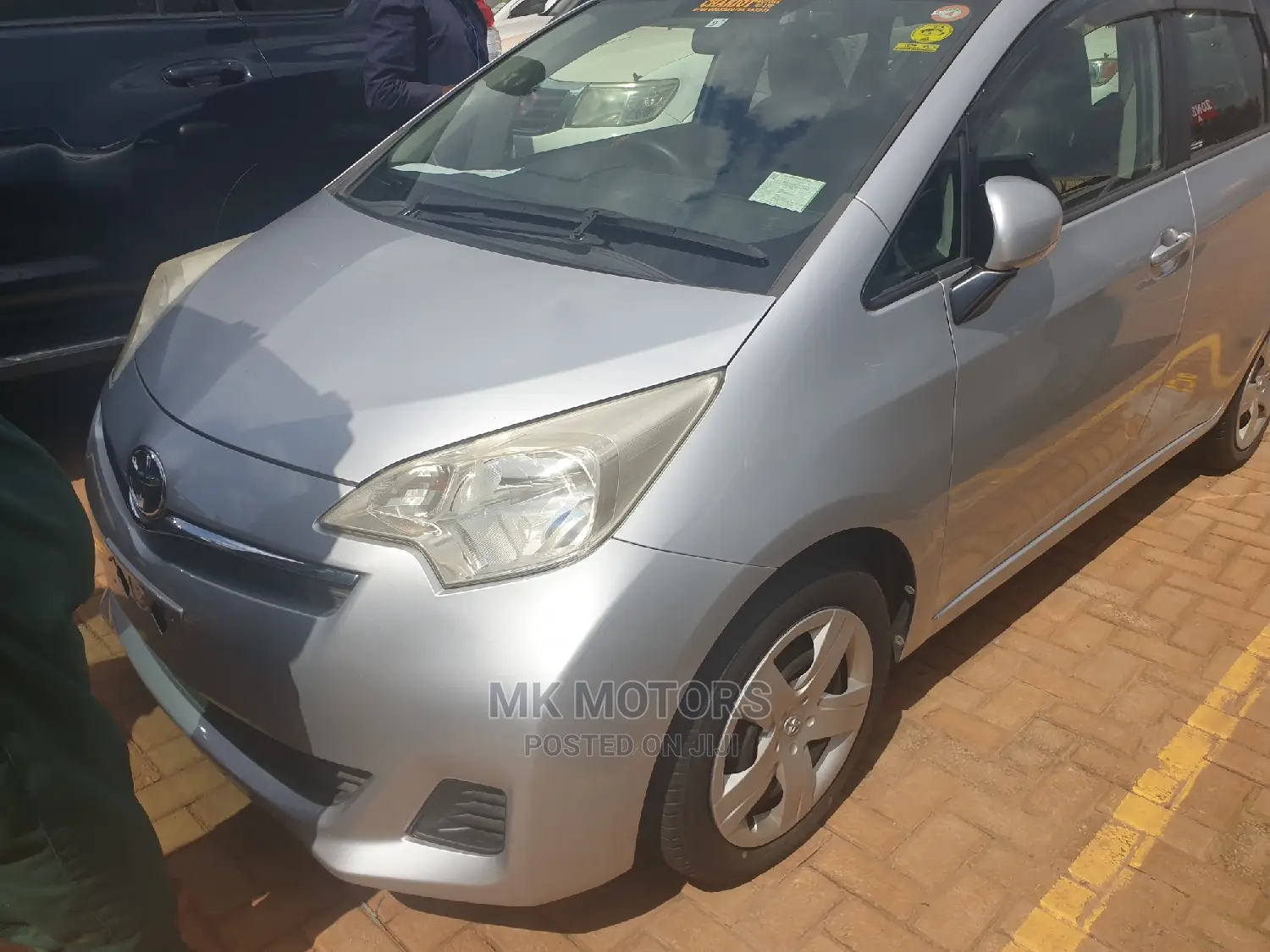 Toyota Ractis 1.5 FWD 2012 Silver