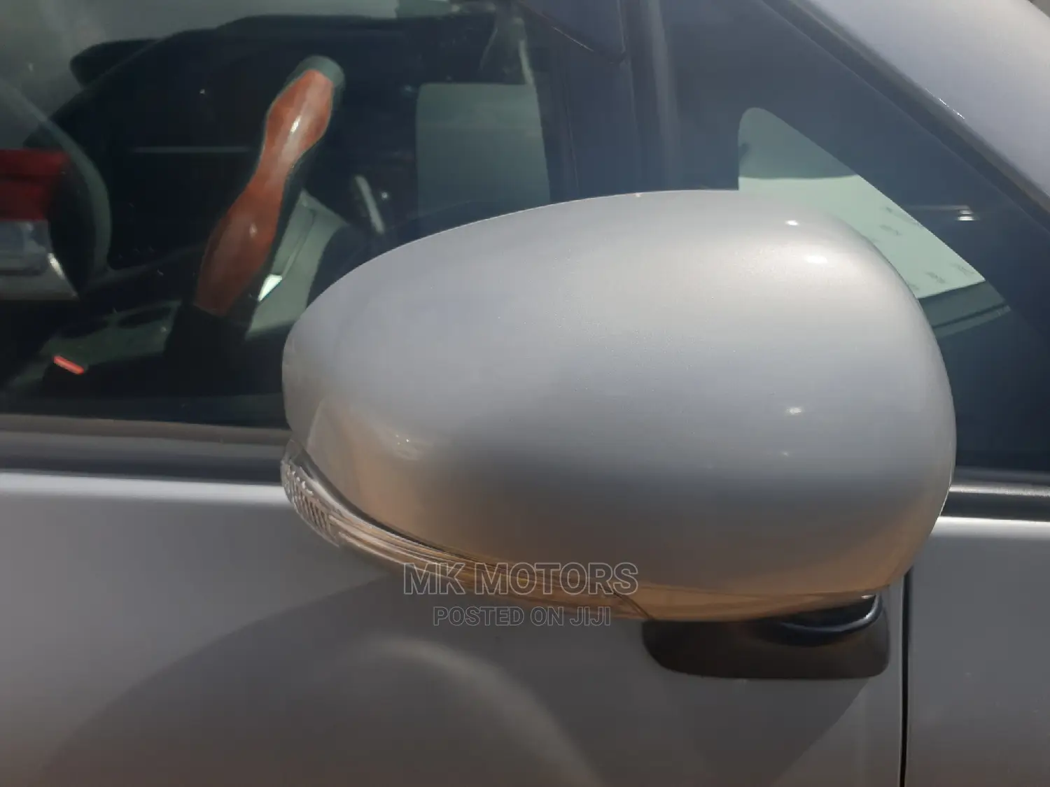 Toyota Ractis 1.5 FWD 2012 Silver