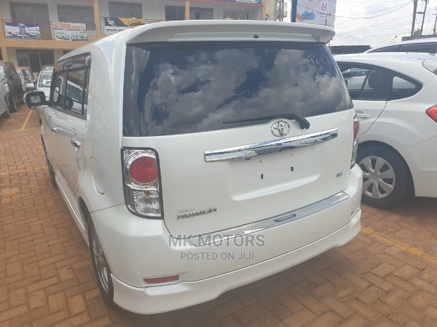 Toyota Corolla Rumion Hatchback 1.8 FWD 2011 White