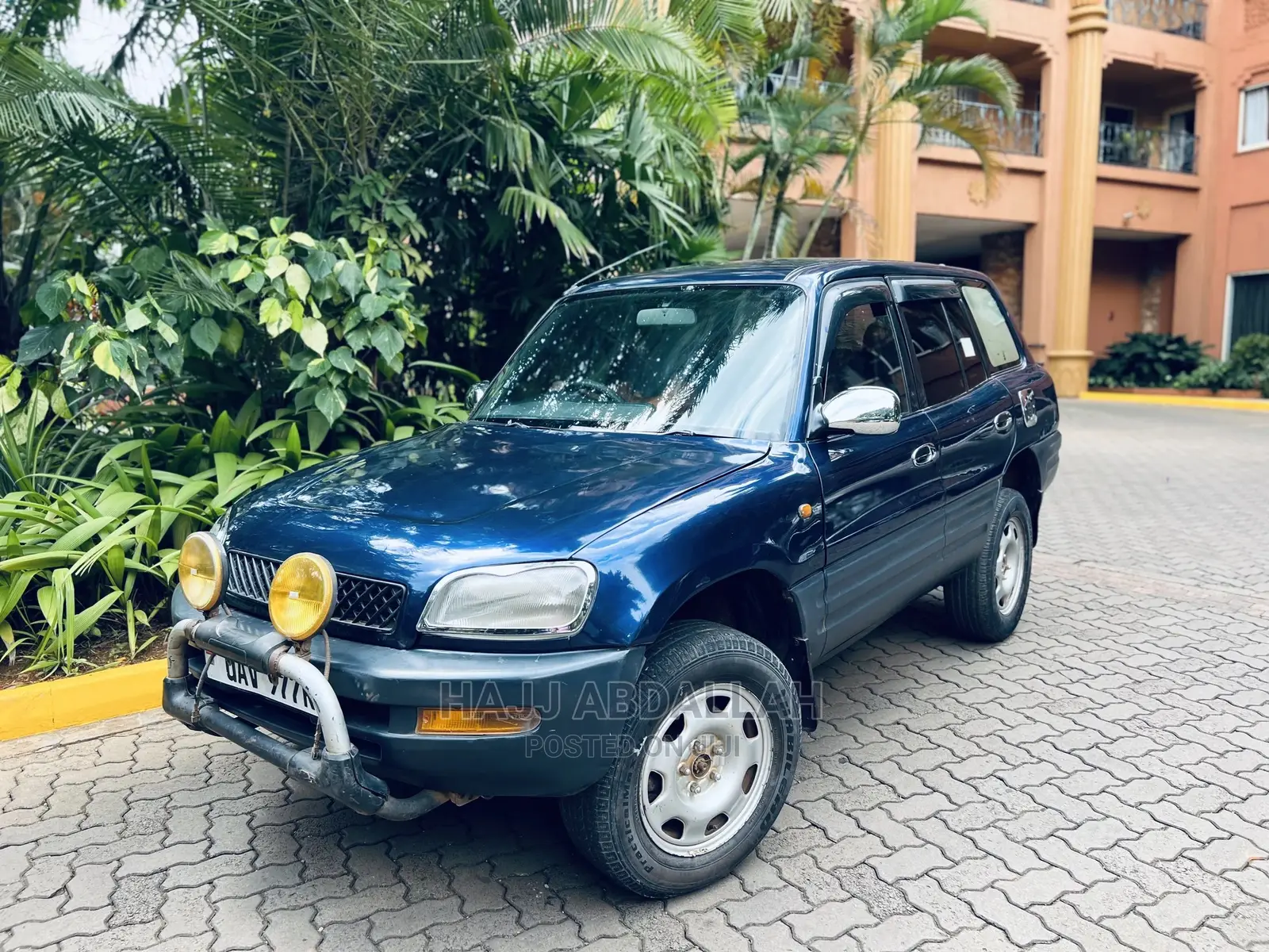 Toyota RAV4 Base FWD