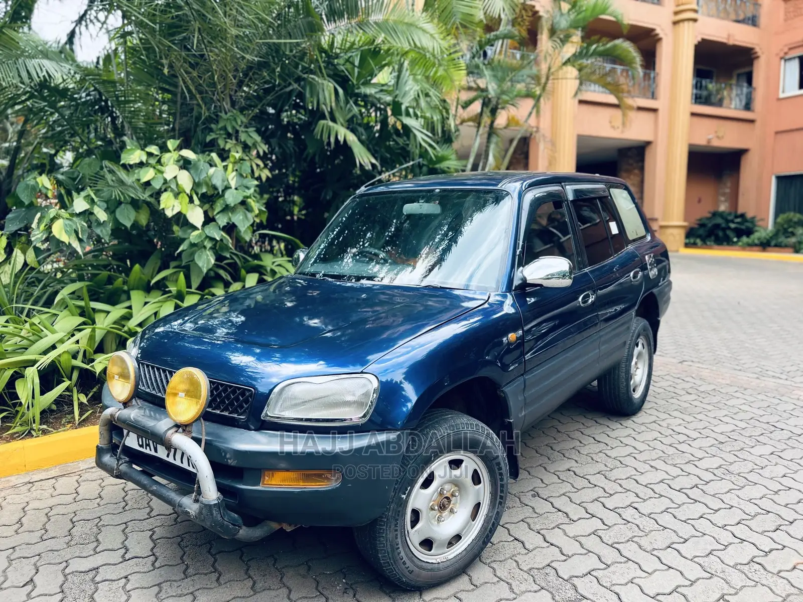 Toyota RAV4 Base FWD