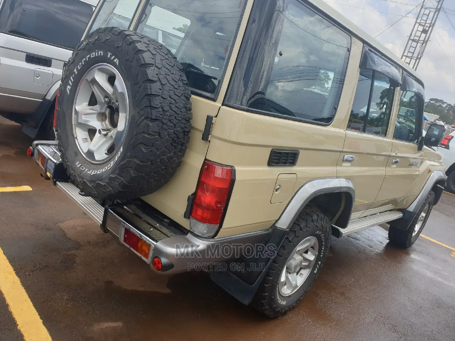 Toyota Land Cruiser 4.0 V6 DLX 2015 Yellow