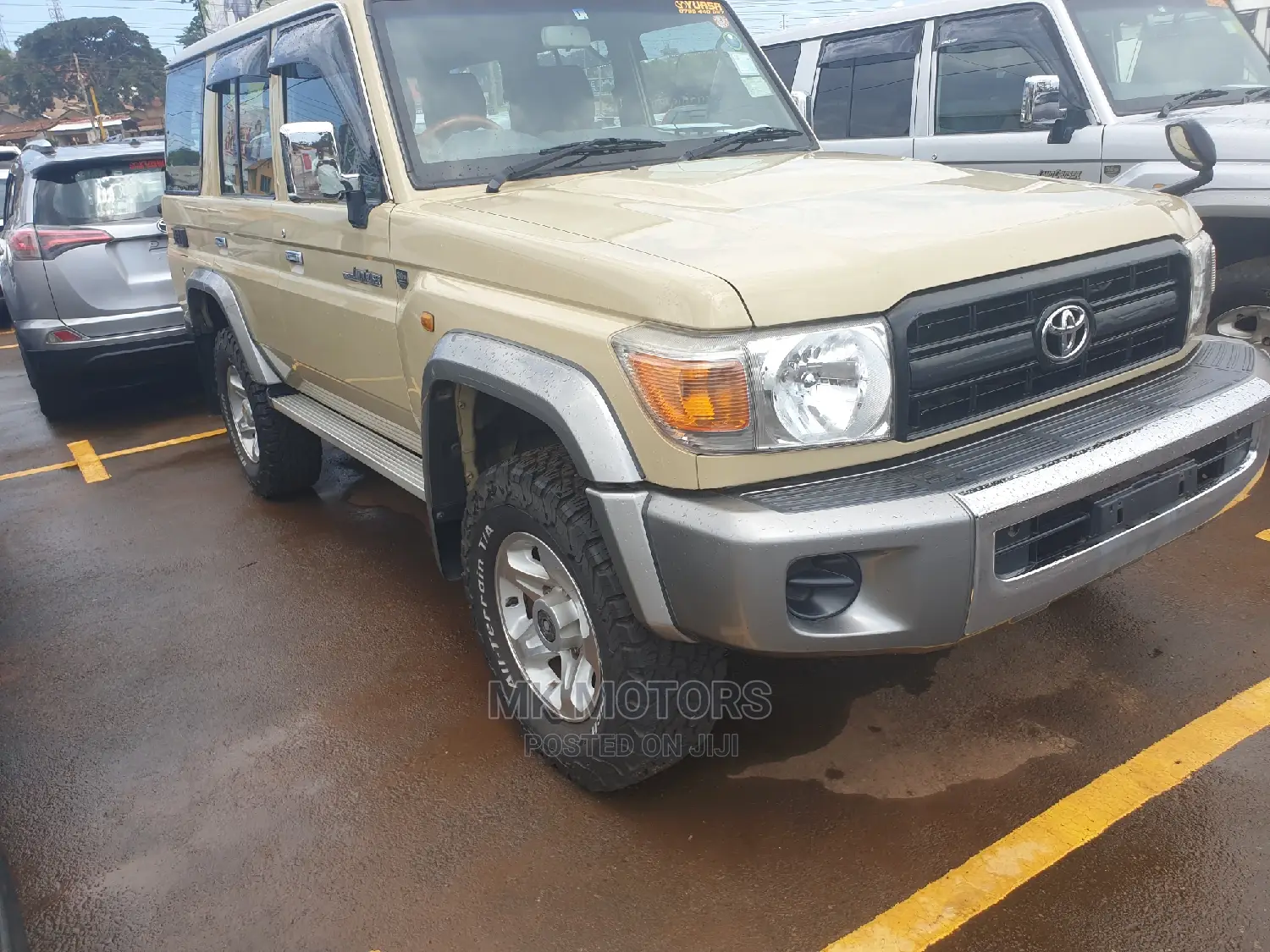 Toyota Land Cruiser 4.0 V6 DLX 2015 Yellow