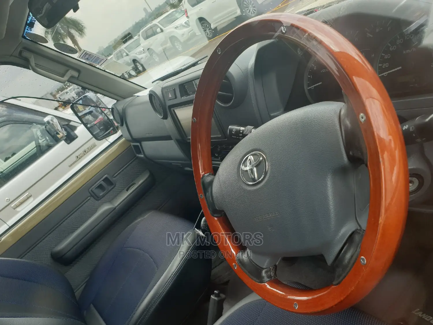 Toyota Land Cruiser 4.0 V6 DLX 2015 Yellow