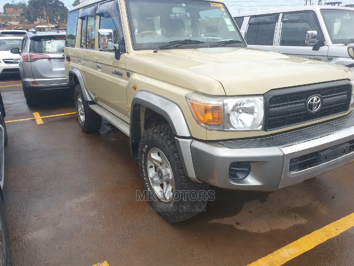 Toyota Land Cruiser 4.0 V6 DLX 2015 Yellow