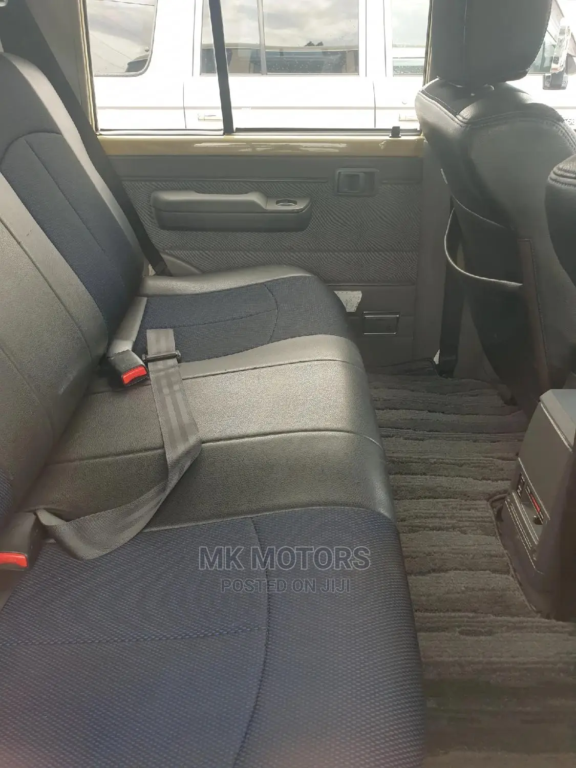 Toyota Land Cruiser 4.0 V6 DLX 2015 Yellow