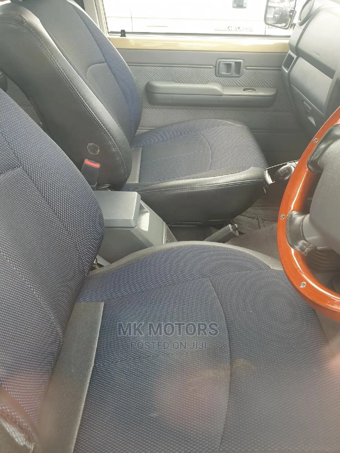 Toyota Land Cruiser 4.0 V6 DLX 2015 Yellow
