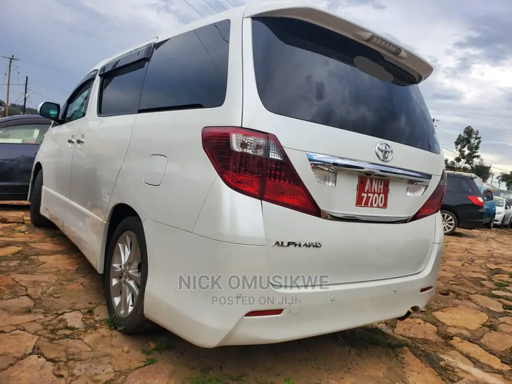 Toyota Alphard 2010