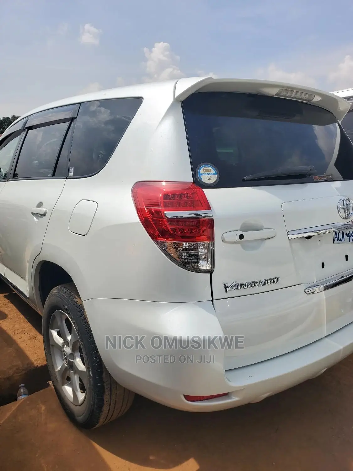 Toyota Vanguard 2011 Off white