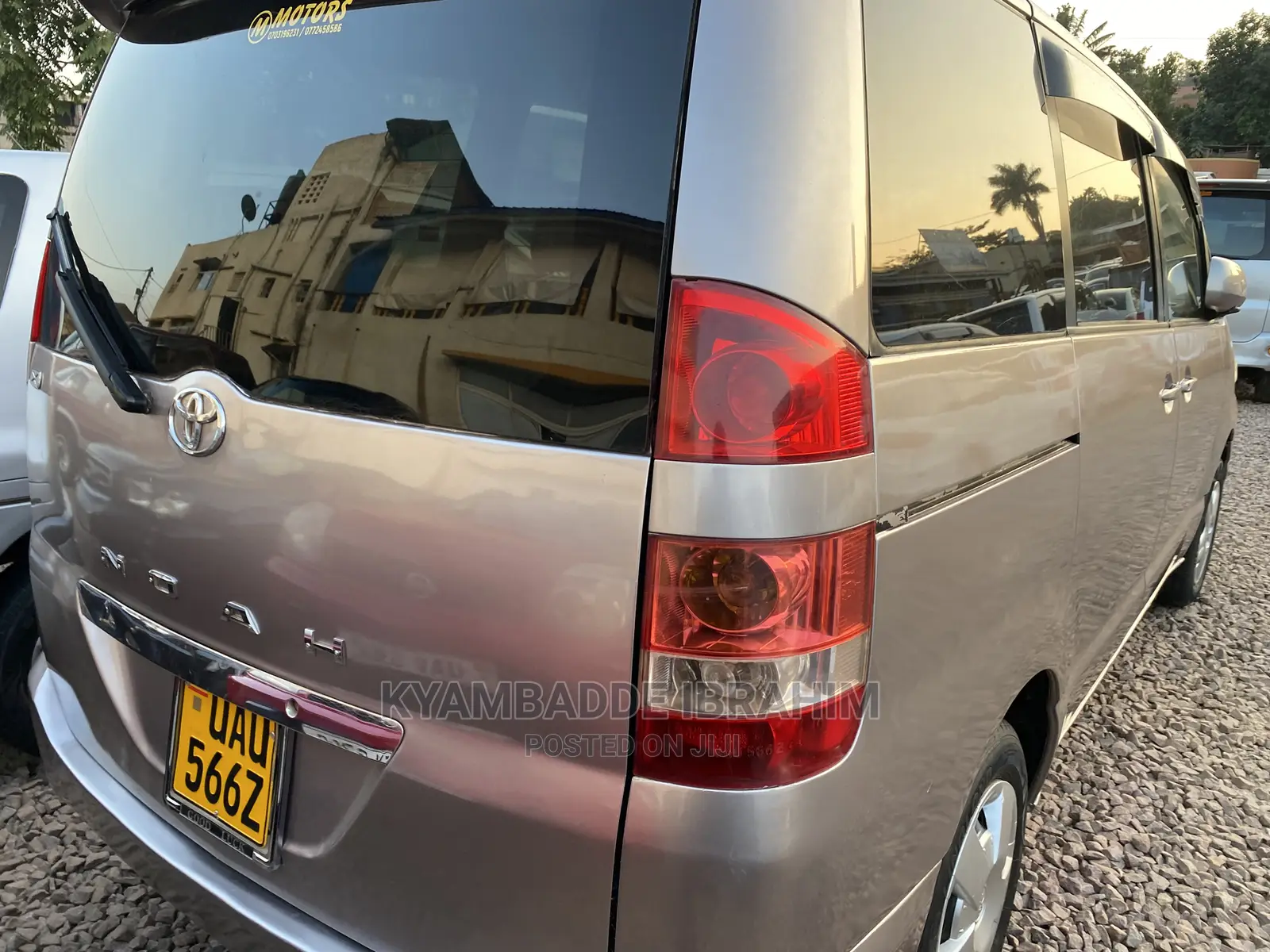 Toyota Noah 2004