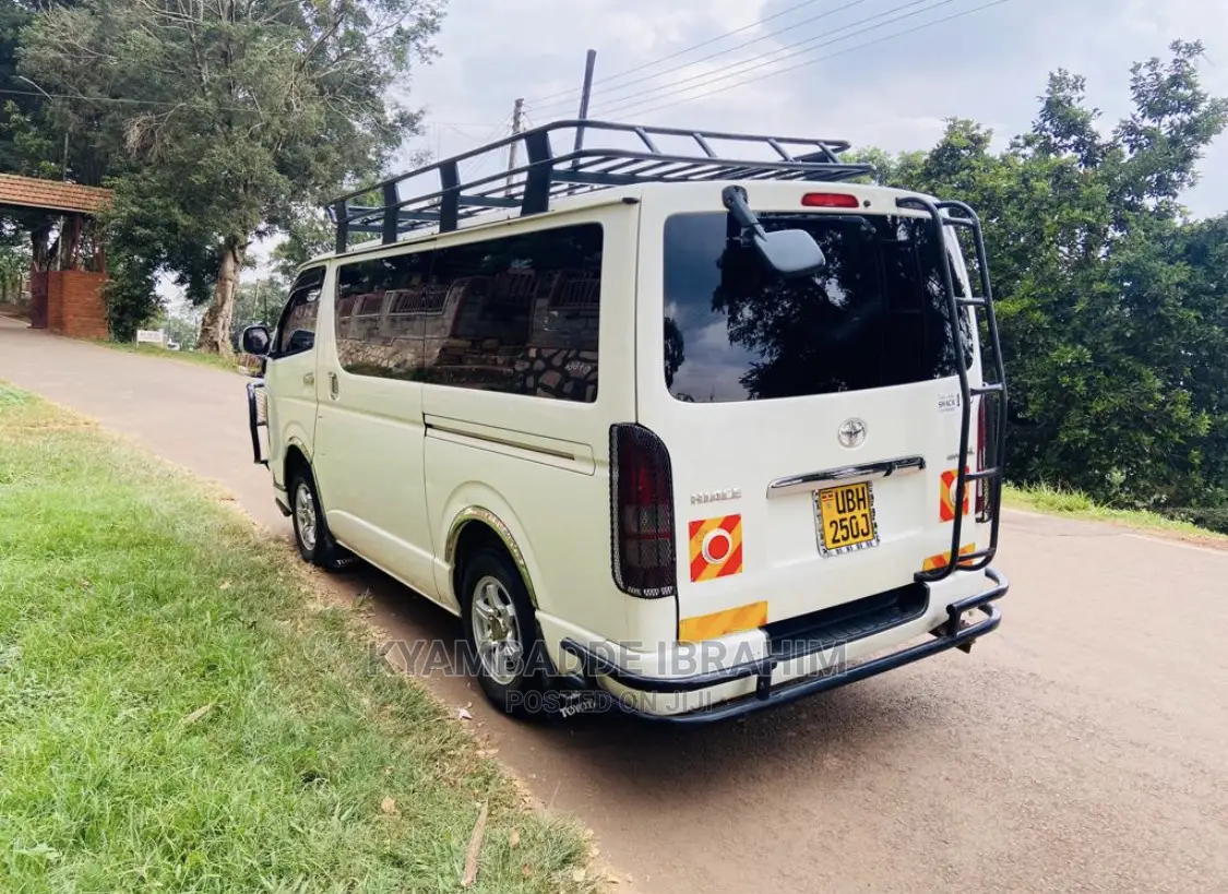 Toyota HiAce 2009