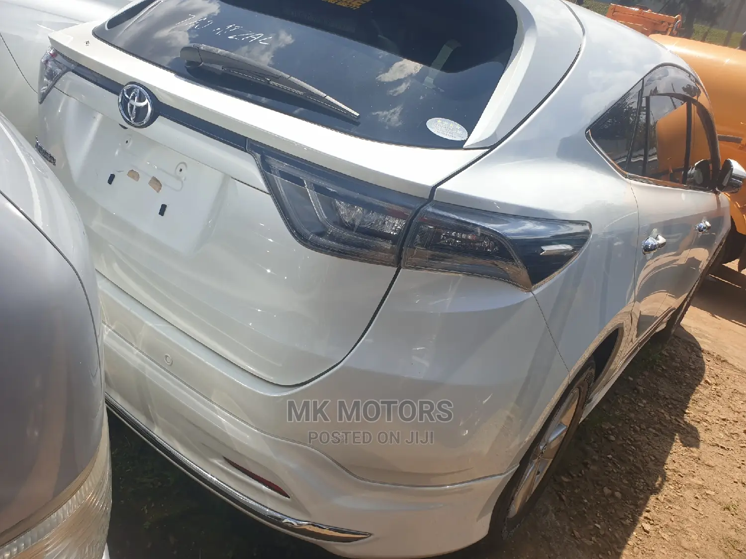 Toyota Harrier 2.0 2017 White